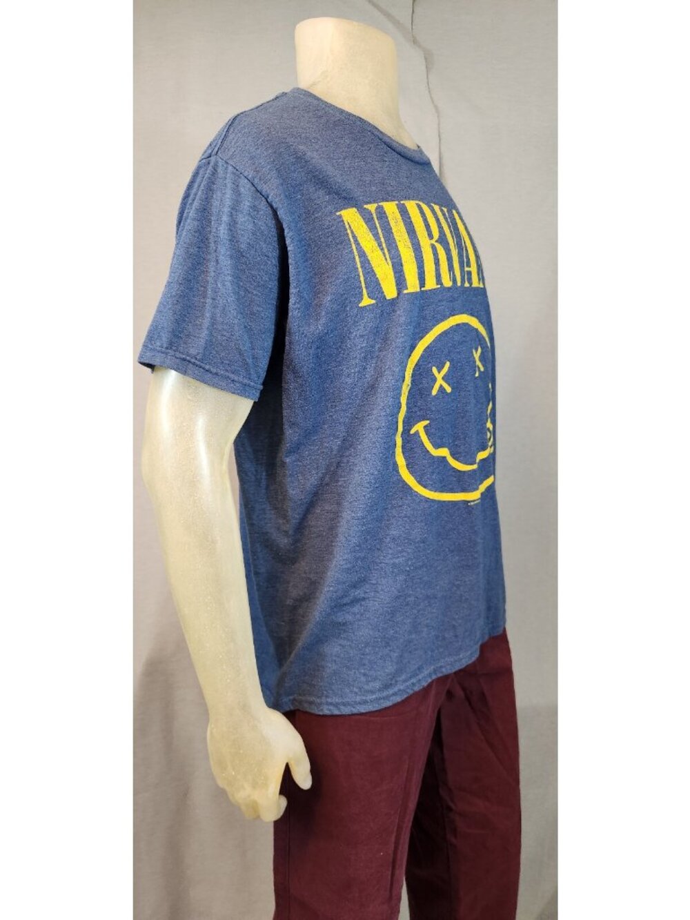 Nirvana Smiley Blue 2015 Graphic Print LARGE Crew Nck Short Slv T Shirt Top USED - Picture 2 of 6